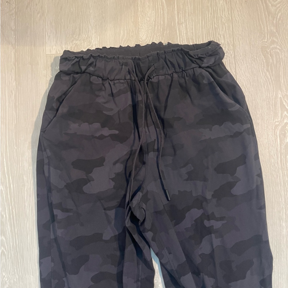 Lululemon Stretch High-Rise Jogger *Full Length size 4 Black Dark Gray Camo - Picture 7 of 16